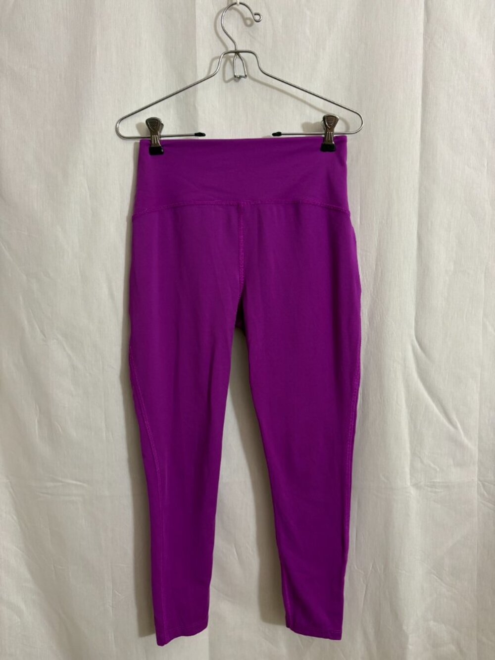 Beyond Yoga POWERBEYOND Strive Midi Leggings Violet Berry Size M IT3537 - Picture 2 of 7